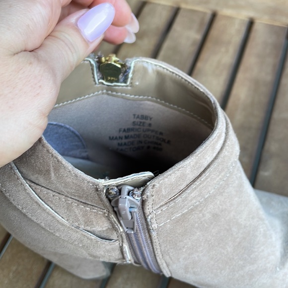 Steve Madden suede like ankle booties - Picture 6 of 7